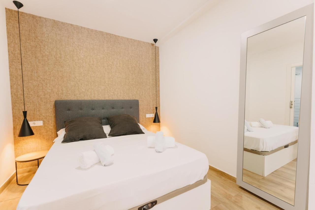 Coverlin Apartamentos San Francisco Málaga Oda fotoğraf