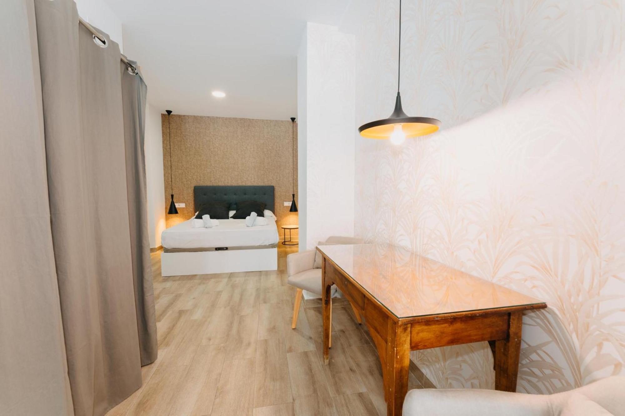 Coverlin Apartamentos San Francisco Málaga Oda fotoğraf